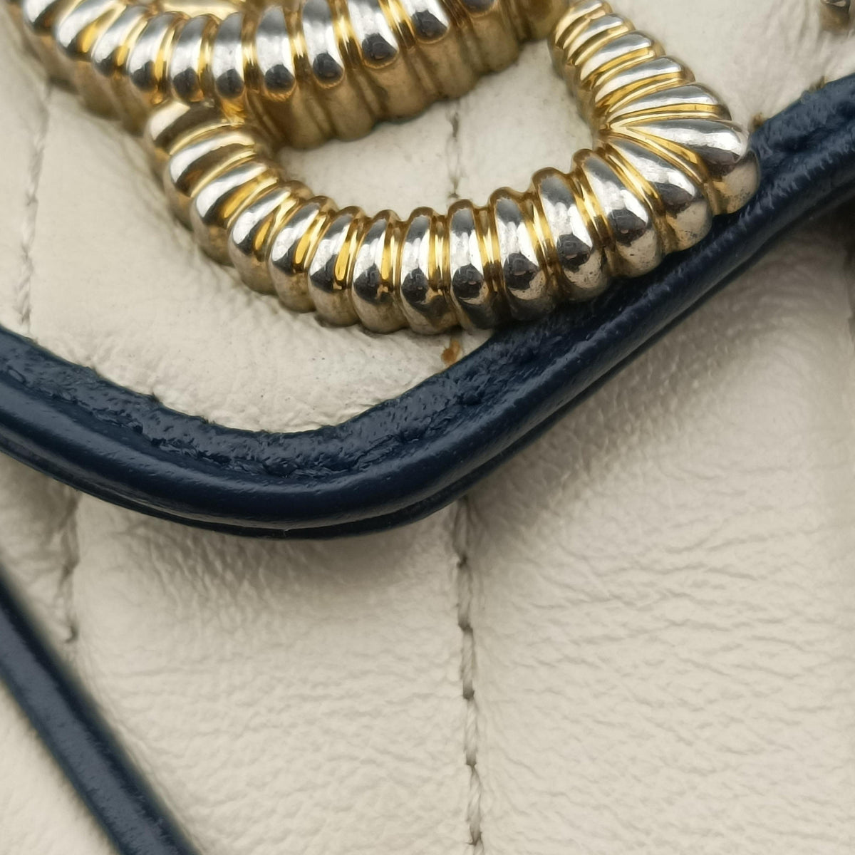Secondhand Gucci GG Marmont White×navy Leather 574969 shoulderbag | stylenewstar