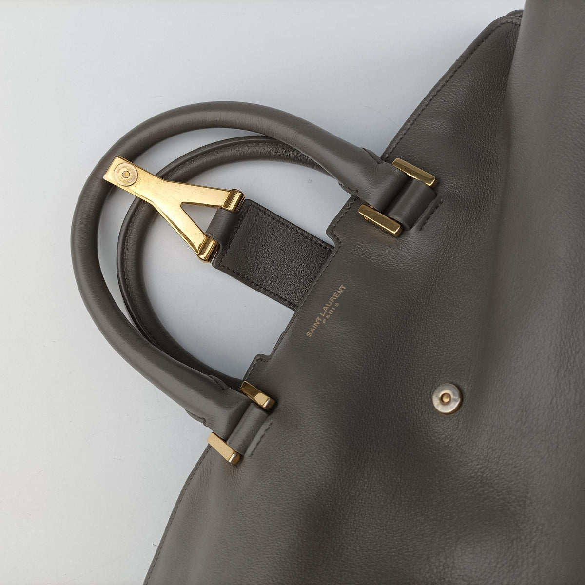 Pre-owned Yves Saint Laurent Y Ligne Petit Cabas Grey Leather 311210 handbag | stylenewstar