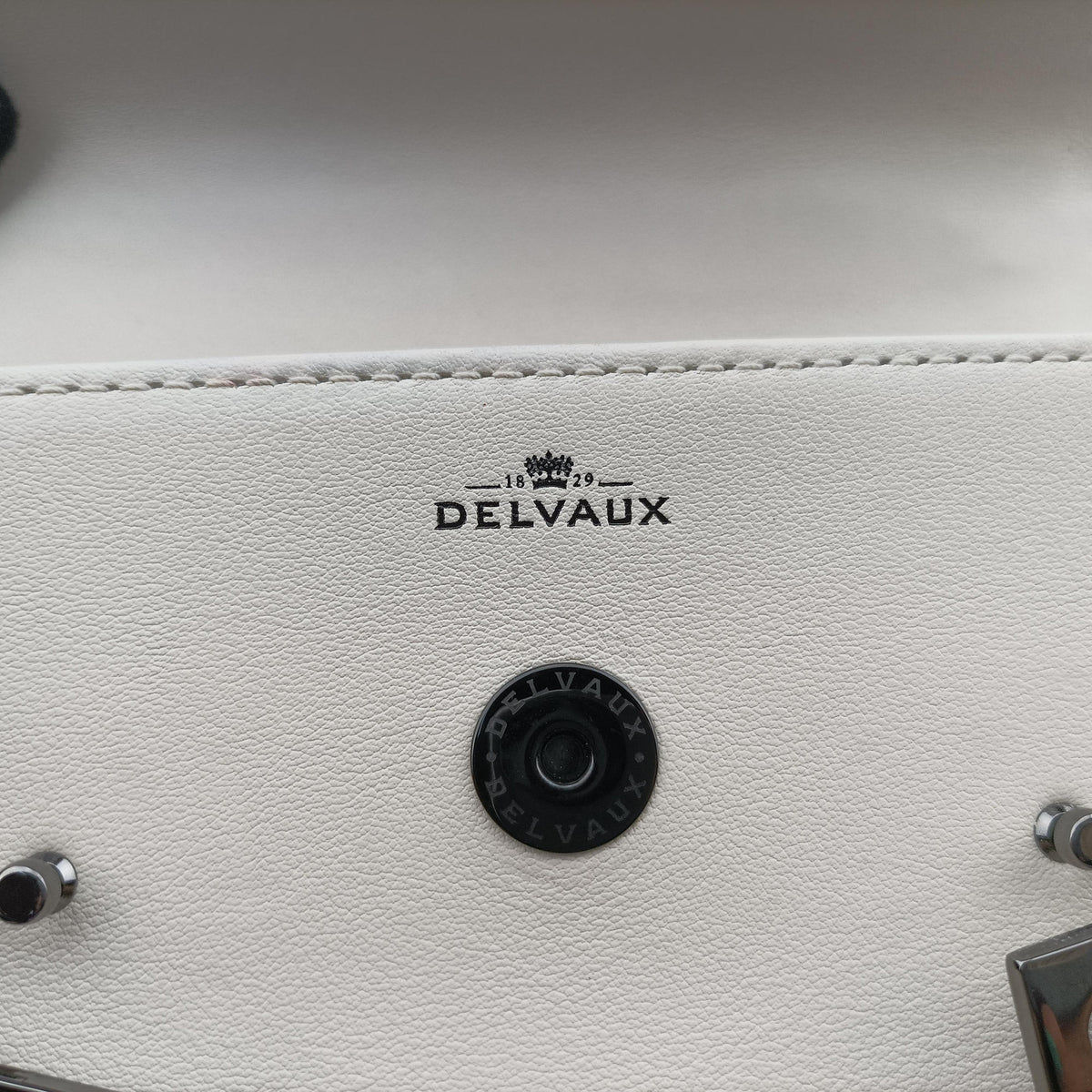 Pre-owned Delvaux Tampete White Leather  shoulderbag | stylenewstar