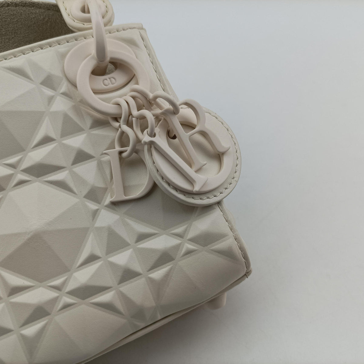 Pre-owned Christian Dior Lady Dior White leather  shoulderbag | stylenewstar