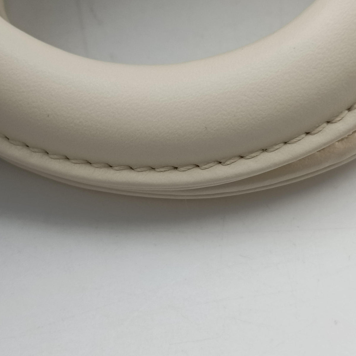 Pre-owned Christian Dior Lady Dior White leather  shoulderbag | stylenewstar