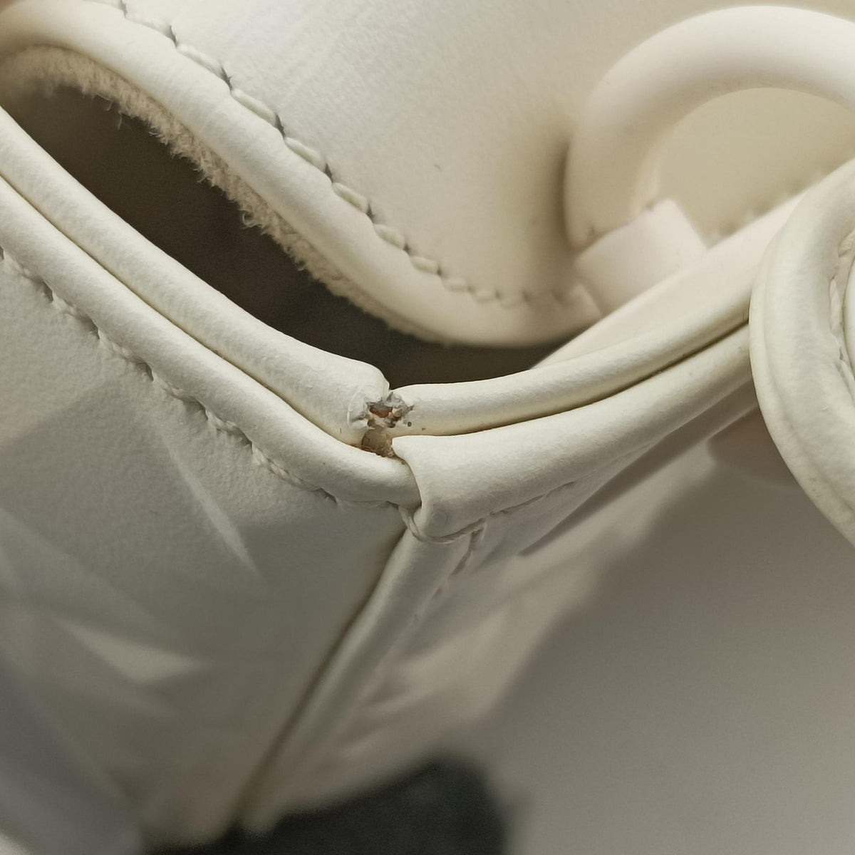Pre-owned Christian Dior Lady Dior White leather  shoulderbag | stylenewstar