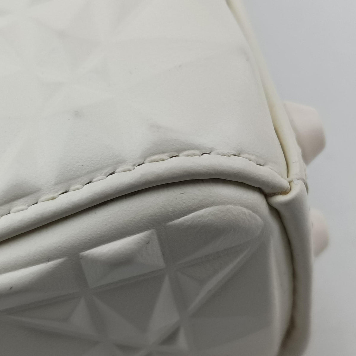 Pre-owned Christian Dior Lady Dior White leather  shoulderbag | stylenewstar