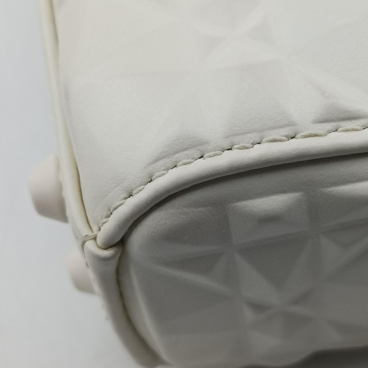 Pre-owned Christian Dior Lady Dior White leather  shoulderbag | stylenewstar