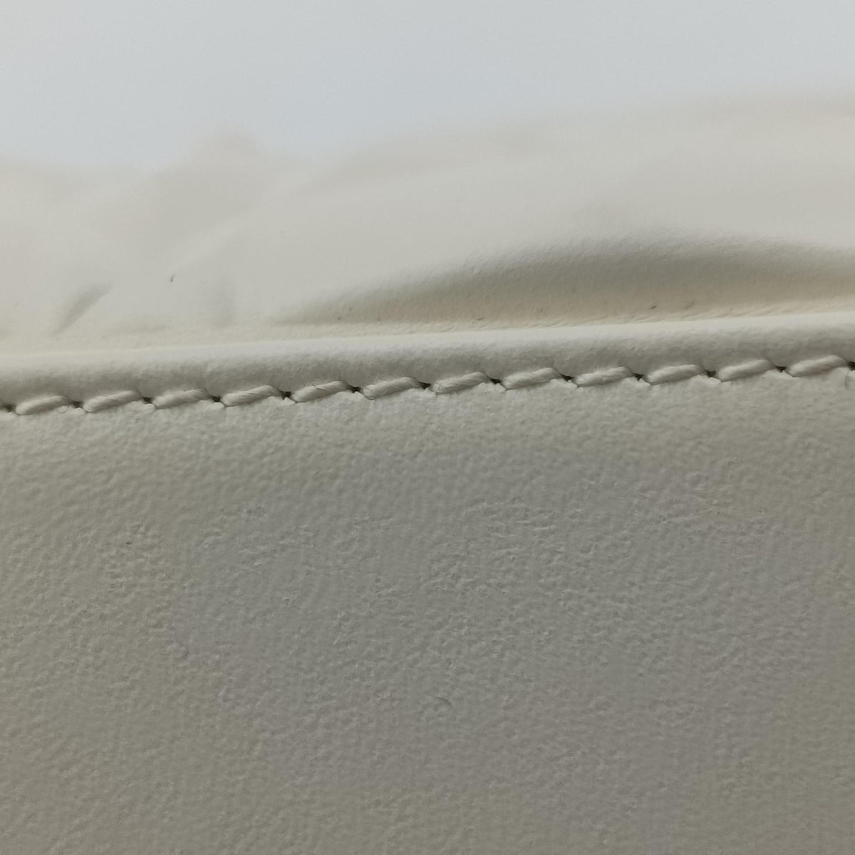 Pre-owned Christian Dior Lady Dior White leather  shoulderbag | stylenewstar