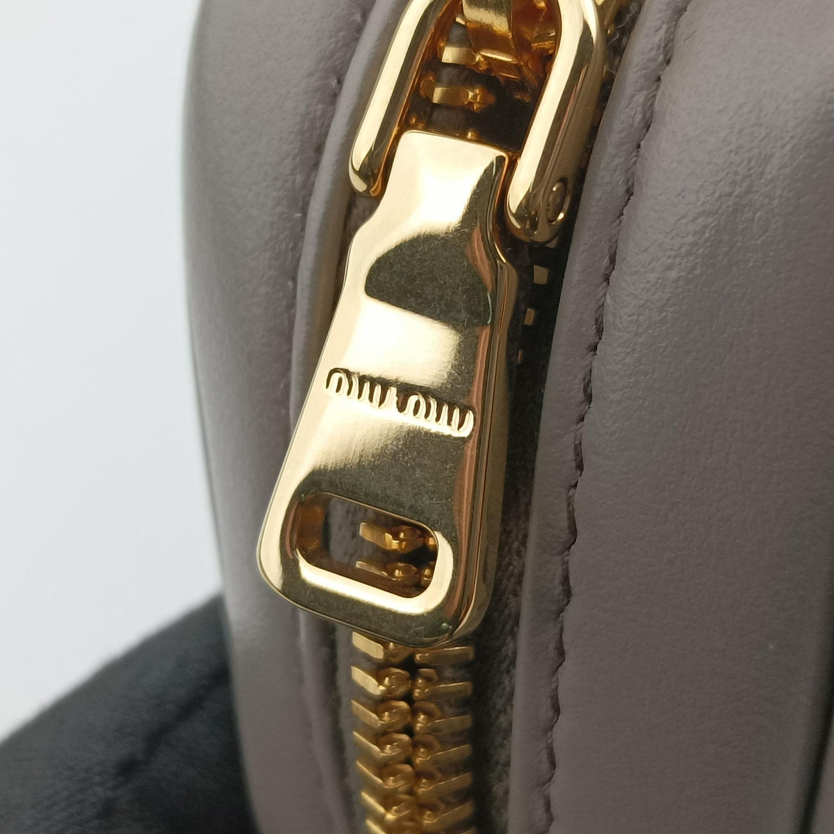 Pre-owned Miu Miu Beau Micro Grey Leather  handbag | stylenewstar