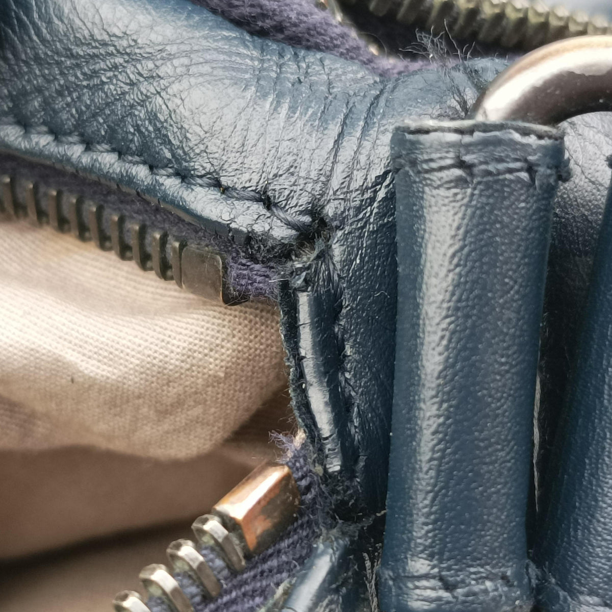 Vintage Bottega Veneta Intrecciato Navy lambskin  shoulderbag | stylenewstar