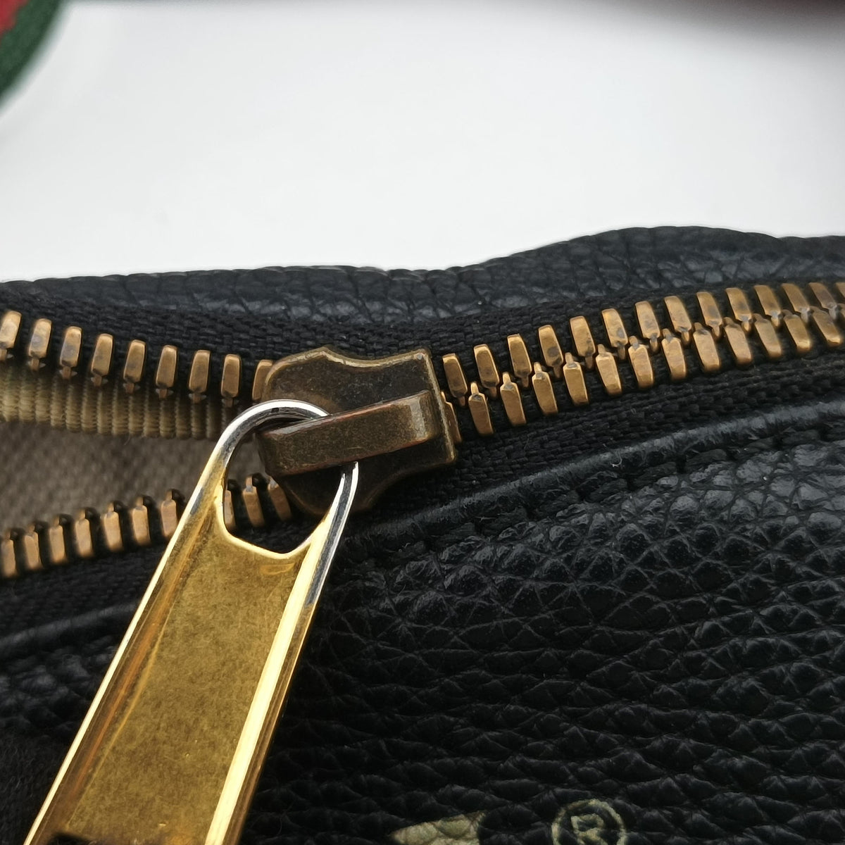 Secondhand Gucci Print Black Leather 527792 bum bag/waist bag | stylenewstar