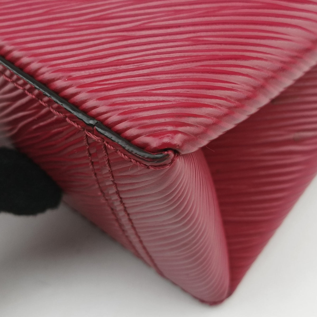 Pre-owned Louis Vuitton Locky BB FUCHSIA Epi  handbag | stylenewstar