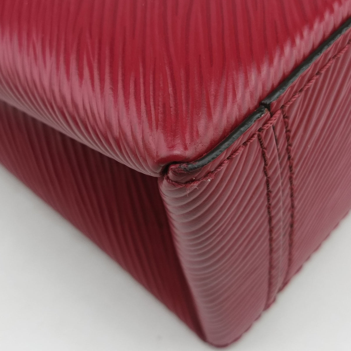 Pre-owned Louis Vuitton Locky BB FUCHSIA Epi  handbag | stylenewstar