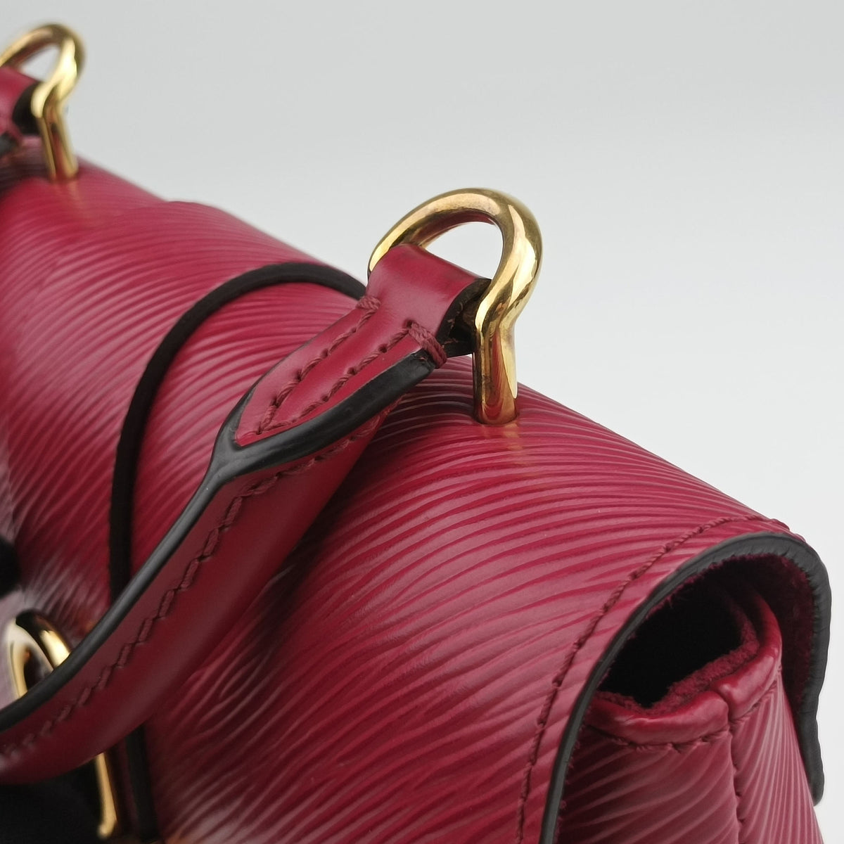 Pre-owned Louis Vuitton Locky BB FUCHSIA Epi  handbag | stylenewstar