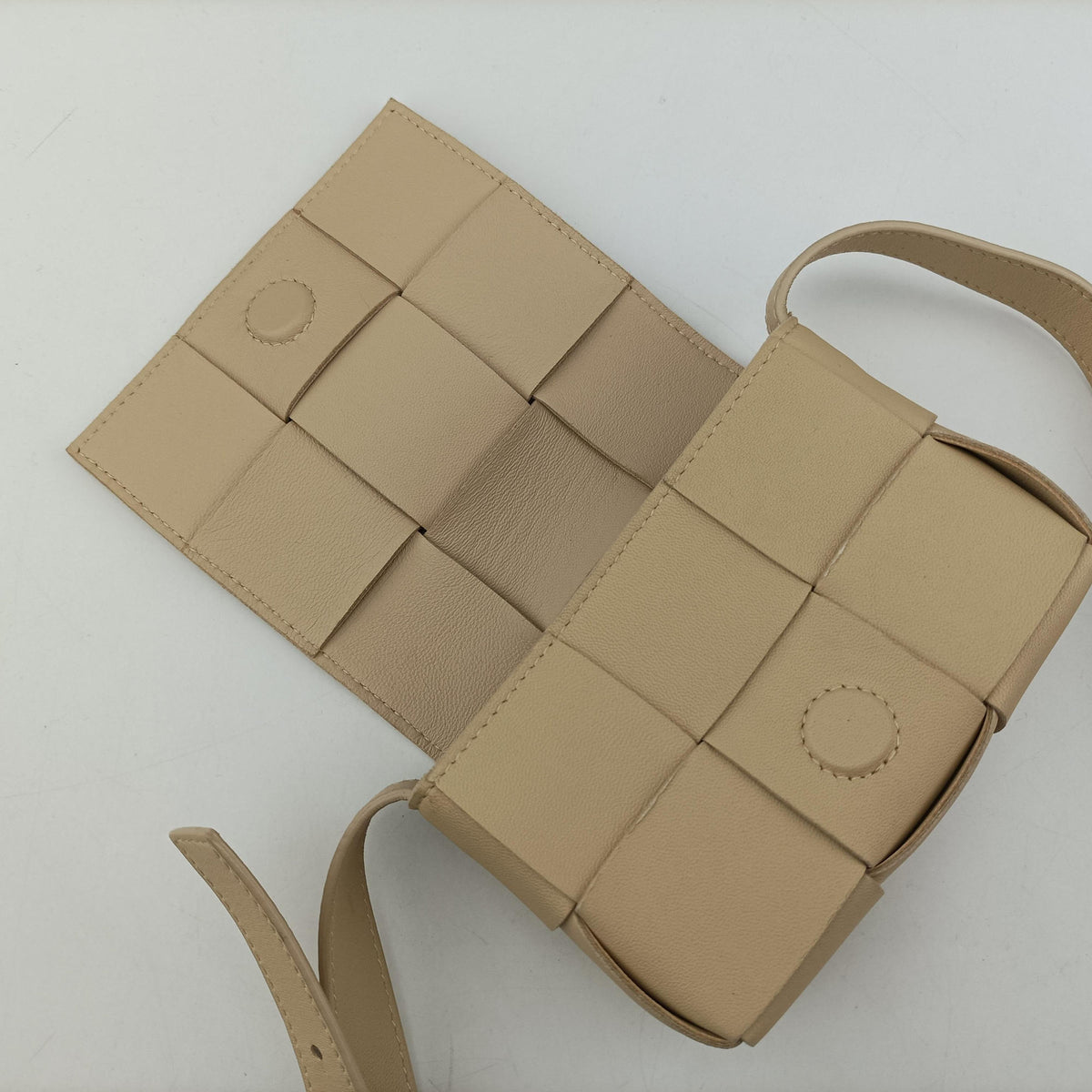 Pre-owned Bottega Veneta candy cassette Beige lambskin  shoulderbag | stylenewstar