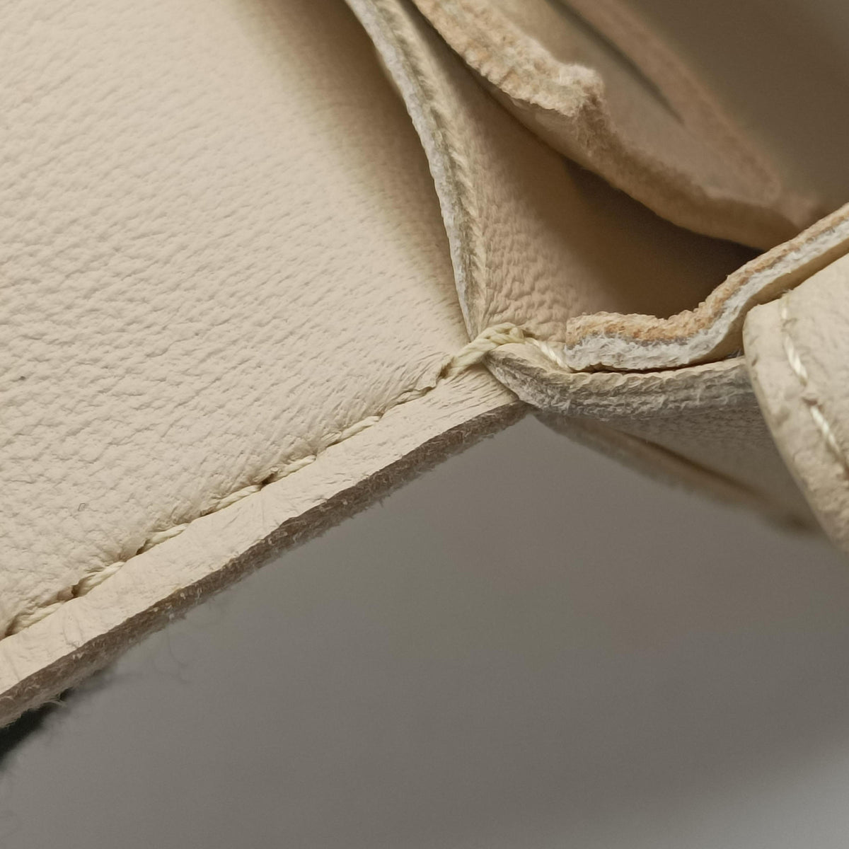 Pre-owned Bottega Veneta candy cassette Beige lambskin  shoulderbag | stylenewstar