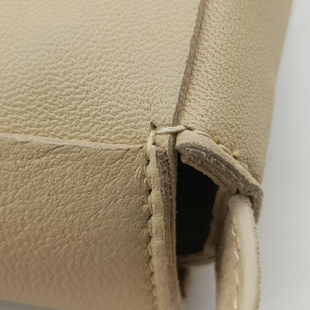 Pre-owned Bottega Veneta candy cassette Beige lambskin  shoulderbag | stylenewstar