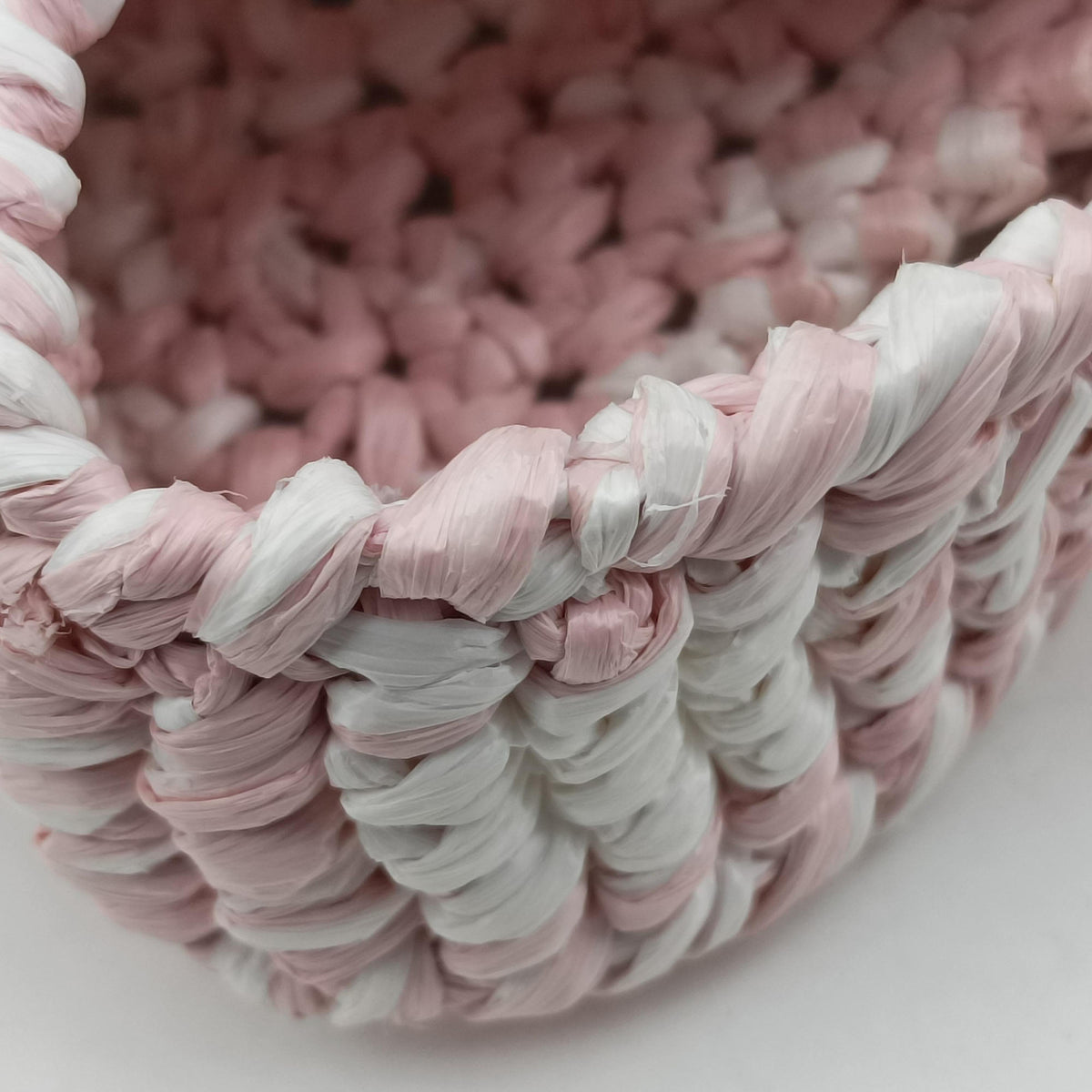 Pre-owned Prada Effect Crochet Pink Raffia  shoulderbag | stylenewstar