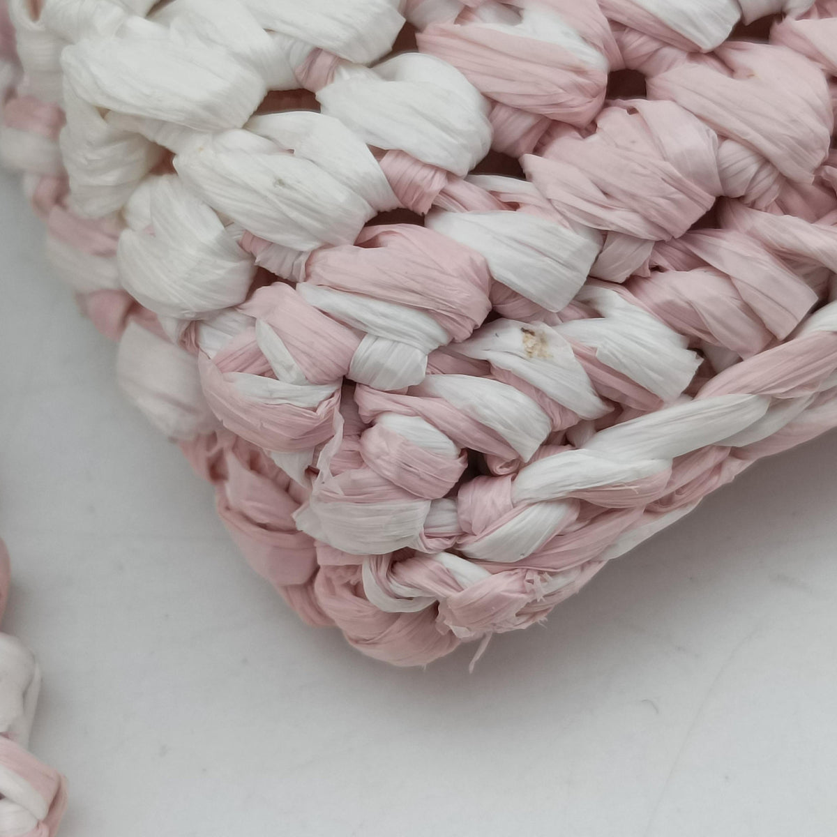 Pre-owned Prada Effect Crochet Pink Raffia  shoulderbag | stylenewstar