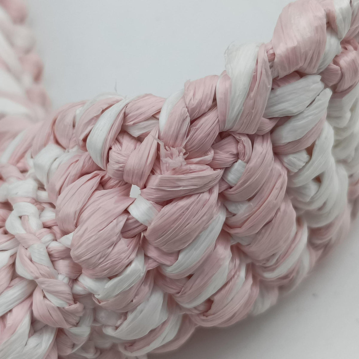 Pre-owned Prada Effect Crochet Pink Raffia  shoulderbag | stylenewstar