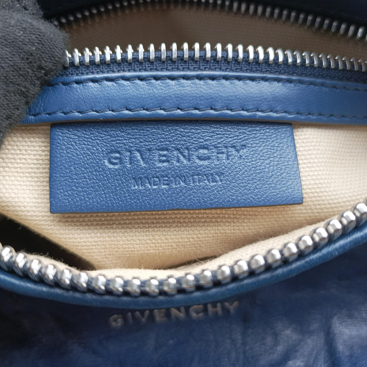 Pre-owned Givenchy Pandora Blue Leather  shoulderbag | stylenewstar
