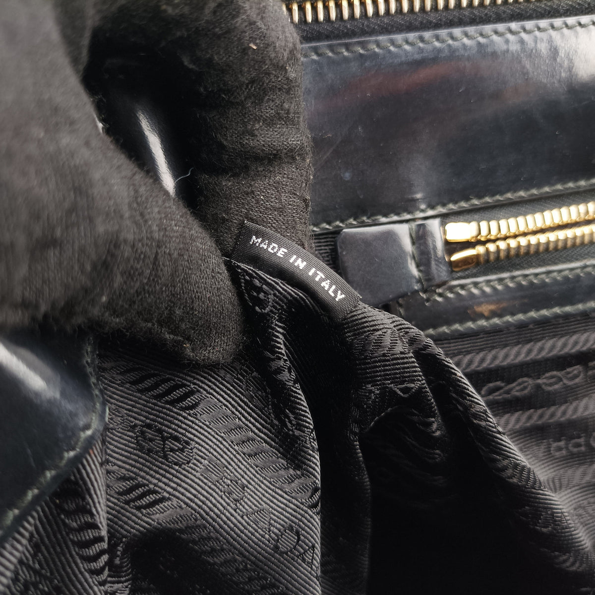 Pre-owned Prada Galleria Black patent 1BA274 handbag | stylenewstar