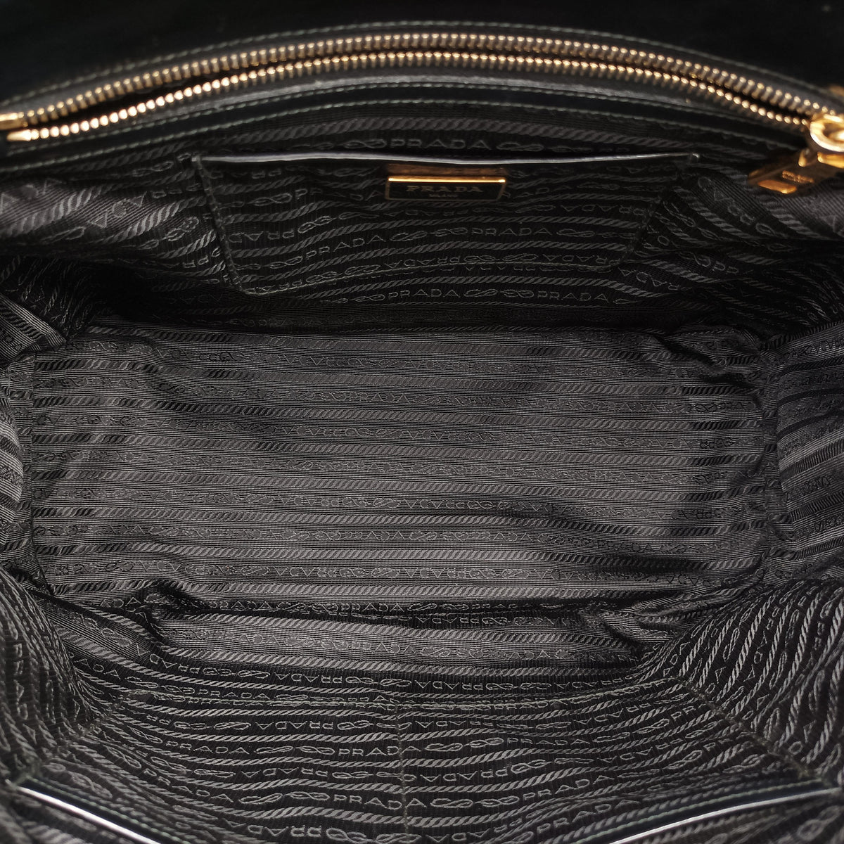 Pre-owned Prada Galleria Black patent 1BA274 handbag | stylenewstar