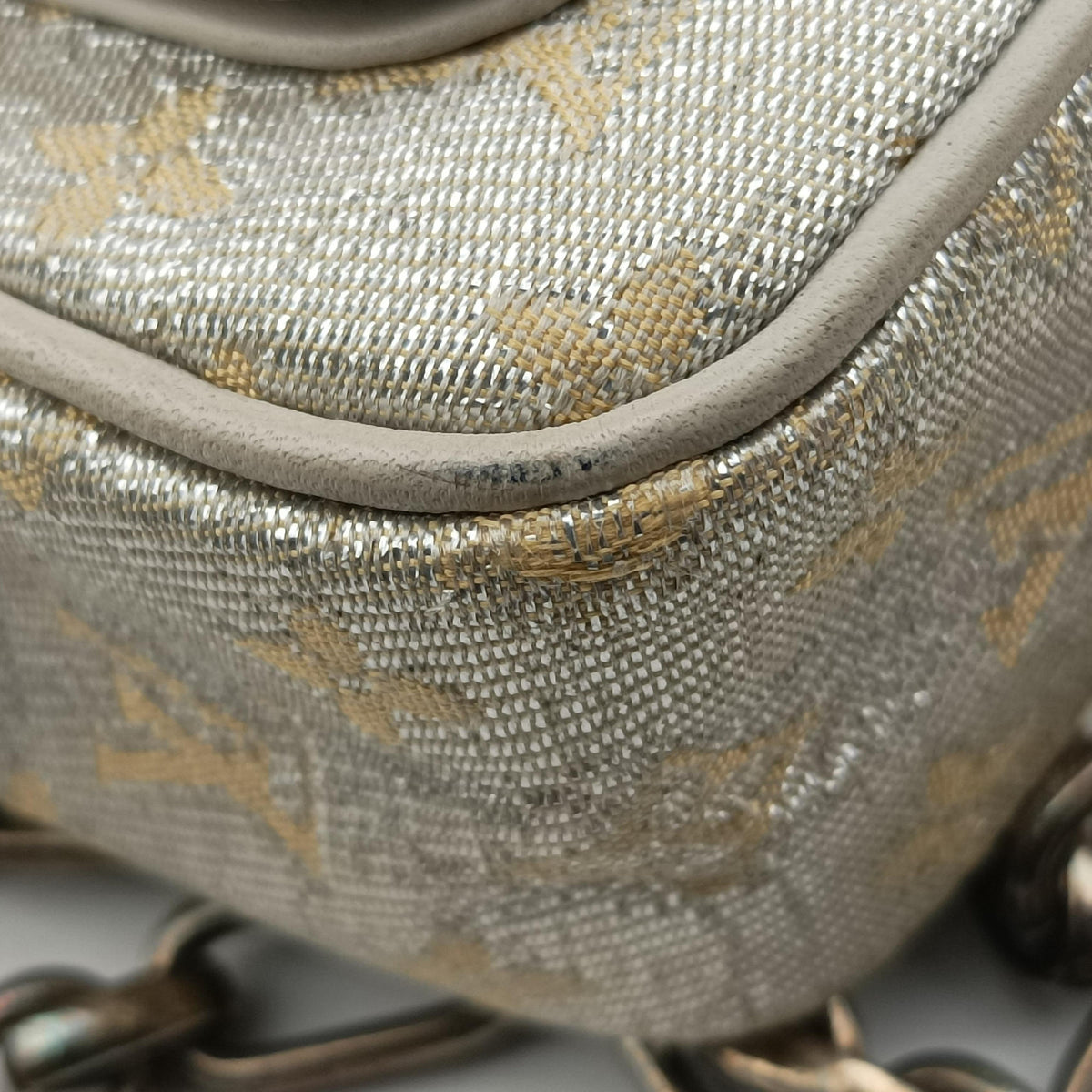 Pre-owned Louis Vuitton Shine McKenna Silver Monogram Shine M92362 shoulderbag | stylenewstar