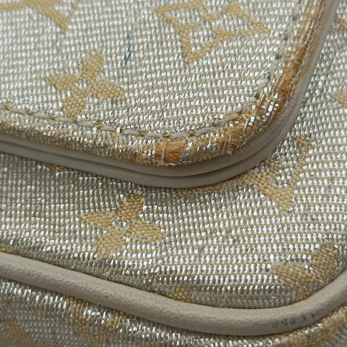 Pre-owned Louis Vuitton Shine McKenna Silver Monogram Shine M92362 shoulderbag | stylenewstar
