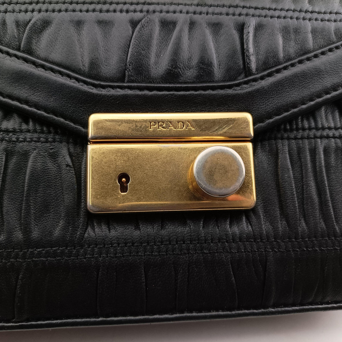 Pre-owned Prada Gaufre Sound Lock Black lambskin  shoulderbag | stylenewstar