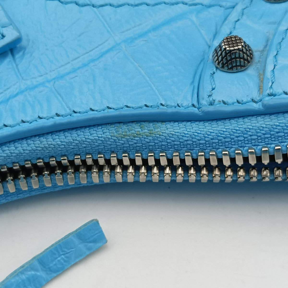 Pre-owned Balenciaga Le Cagole Blue Leather  shoulderbag | stylenewstar
