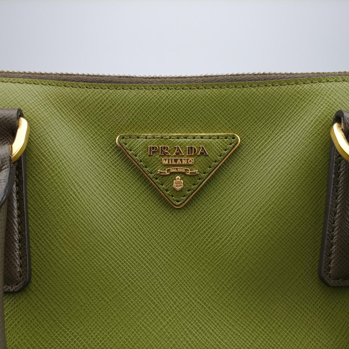 Pre-owned Prada Galleria Green SAFFIANO Leather B2274C handbag | stylenewstar