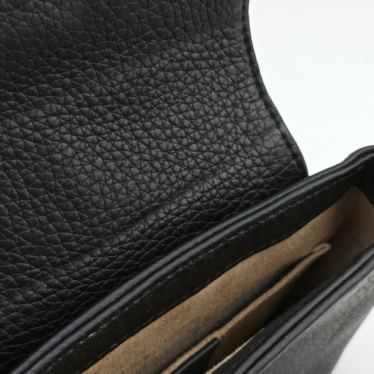 Pre-owned Gucci 1973 Double G Black Leather 251821 shoulderbag | stylenewstar