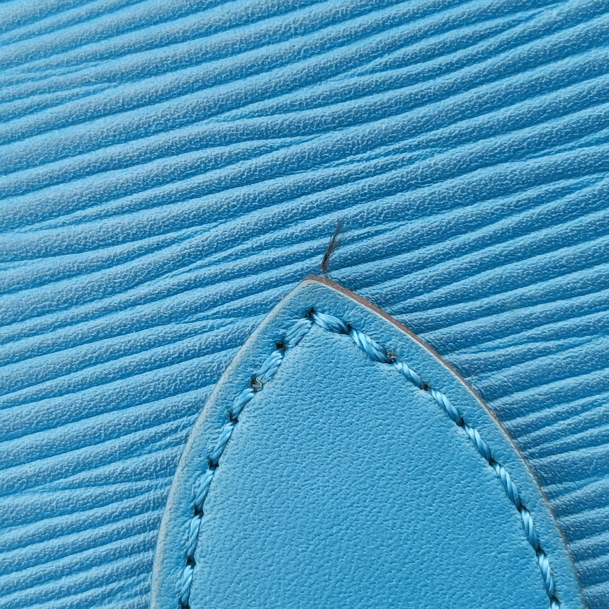 Pre-owned Louis Vuitton Neverfull MM Cyan Epi M40930 handbag | stylenewstar