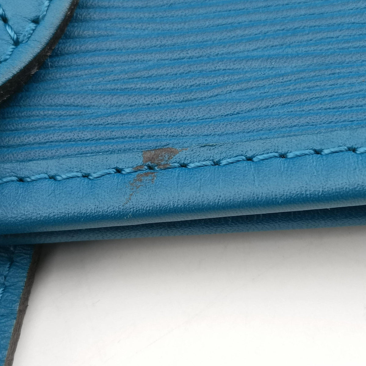 Pre-owned Louis Vuitton Neverfull MM Cyan Epi M40930 handbag | stylenewstar