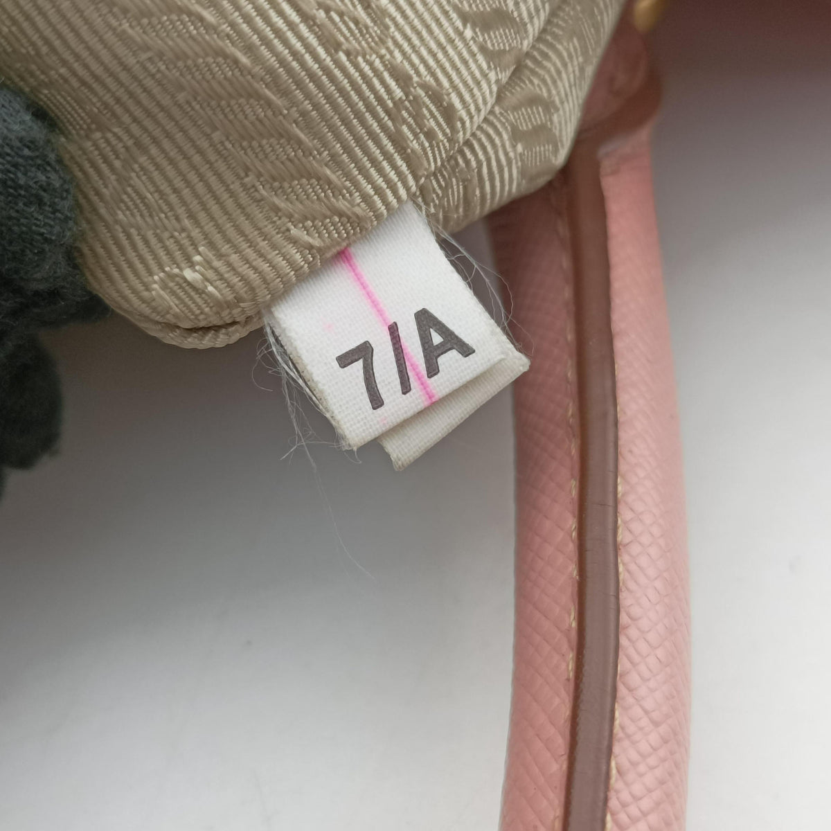 Pre-owned Prada Galleria Pink×White SAFFIANO Leather BN2438 shoulderbag | stylenewstar