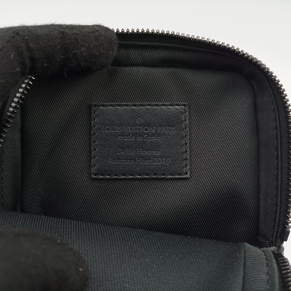 Pre-owned Louis Vuitton Danube Messenger black×multicolor Taiga M30332 shoulderbag | stylenewstar