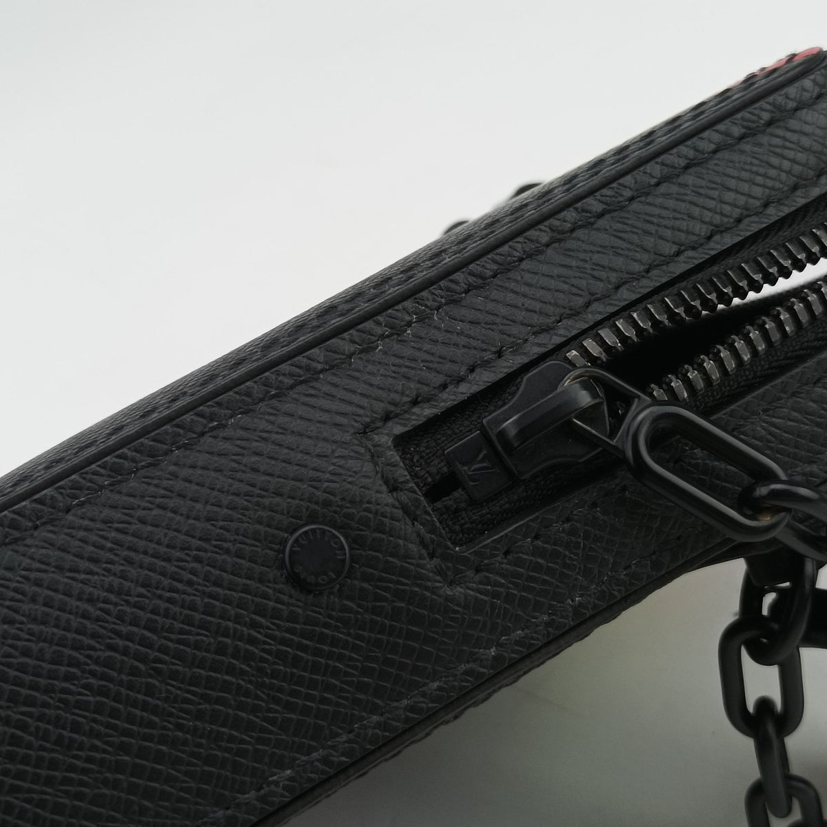 Pre-owned Louis Vuitton Danube Messenger black×multicolor Taiga M30332 shoulderbag | stylenewstar