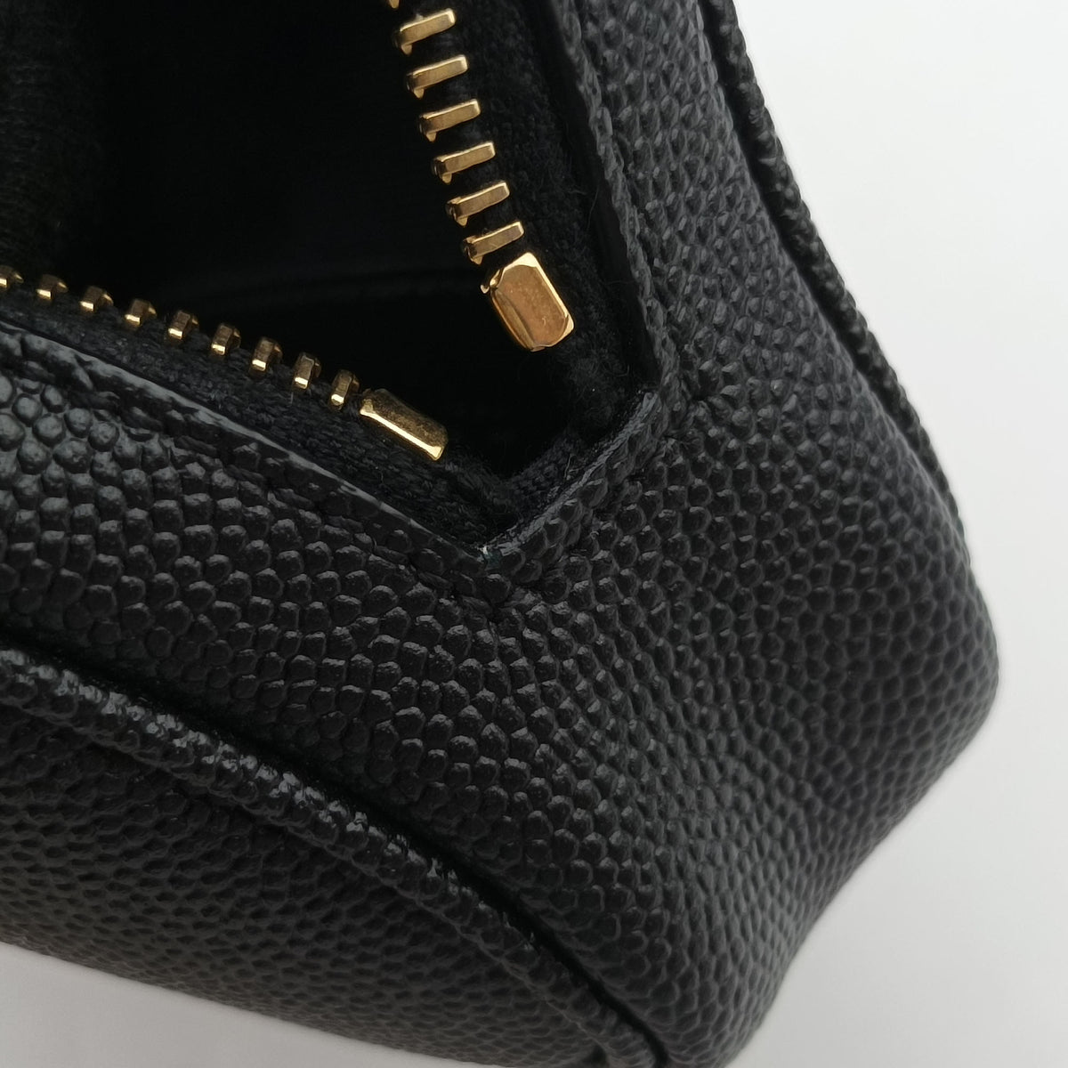 Secondhand Yves Saint Laurent baby lou Black Leather 635088 shoulderbag | stylenewstar