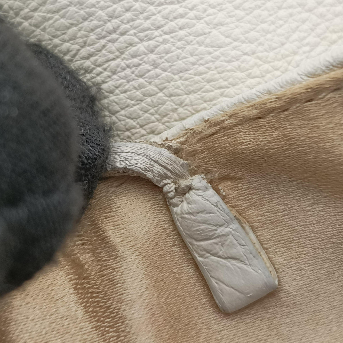 Pre-owned Prada Ring Bag White Leather  handbag | stylenewstar