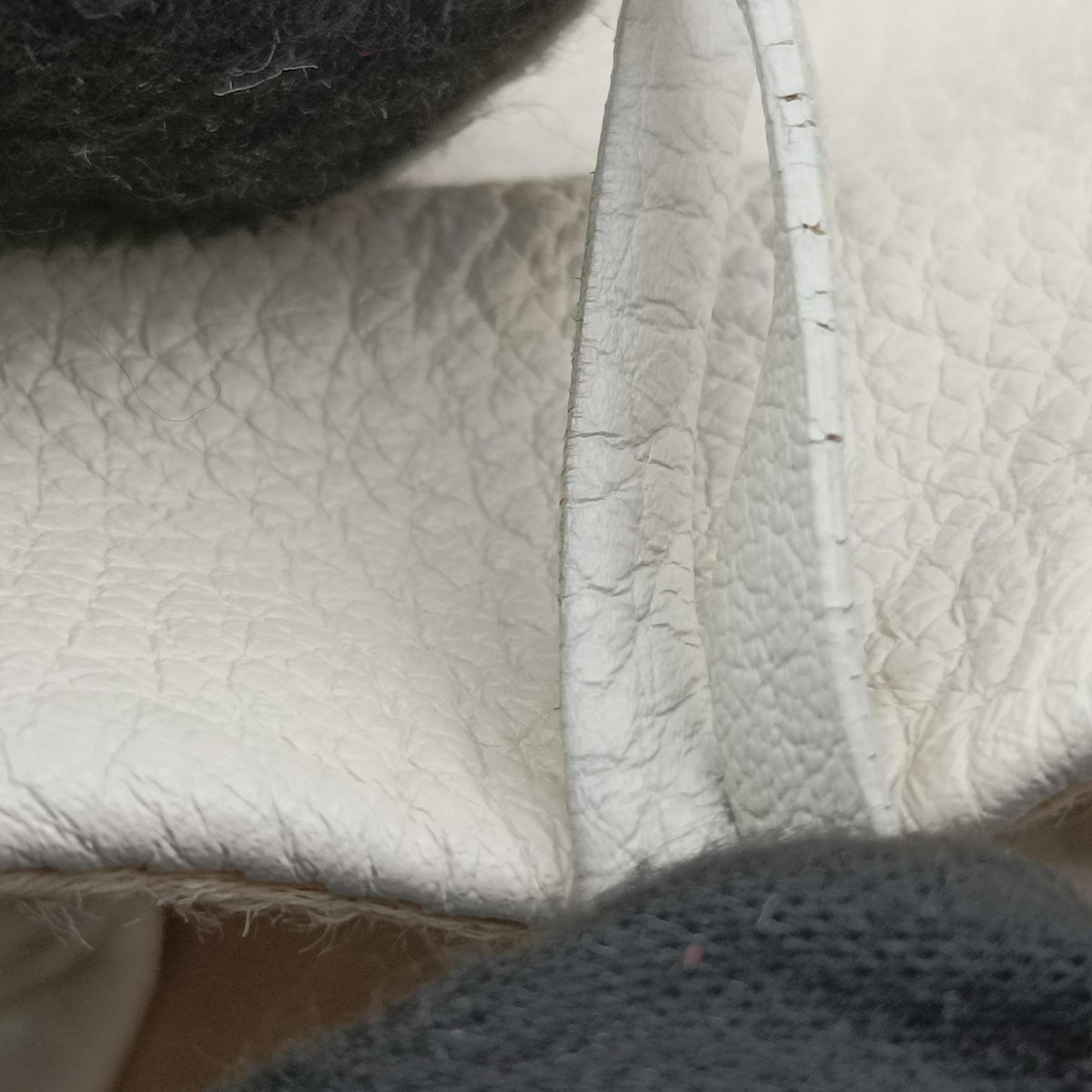 Pre-owned Prada Ring Bag White Leather  handbag | stylenewstar