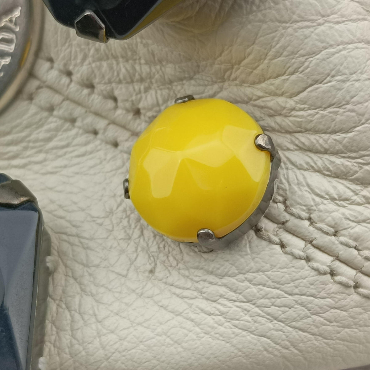 Pre-owned Prada Ring Bag White Leather  handbag | stylenewstar