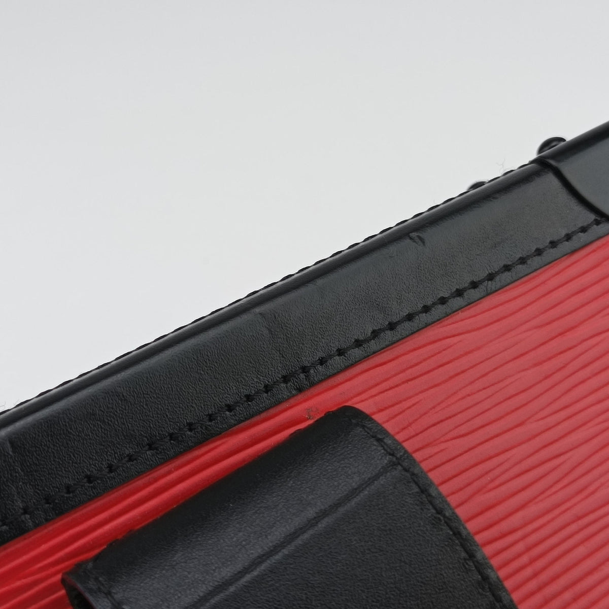 Pre-owned Louis Vuitton PETITE MALLE Noir×COQUELICOT epi×Leather M54651 shoulderbag | stylenewstar