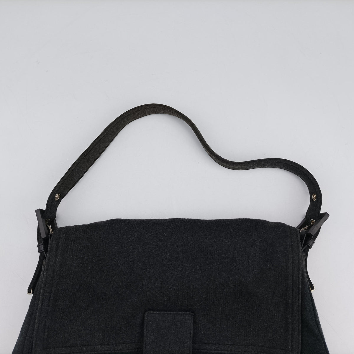 Pre-owned Fendi Mamma Baguette Grey Cotton 26325 shoulderbag | stylenewstar