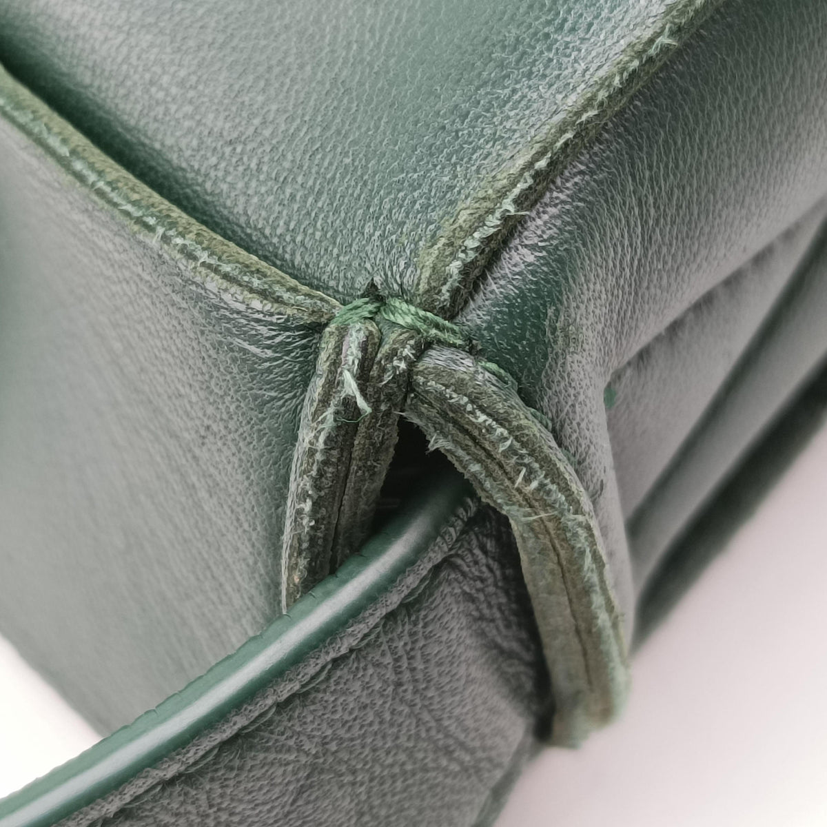 Pre-owned Bottega Veneta Cassette Green lambskin  shoulderbag | stylenewstar