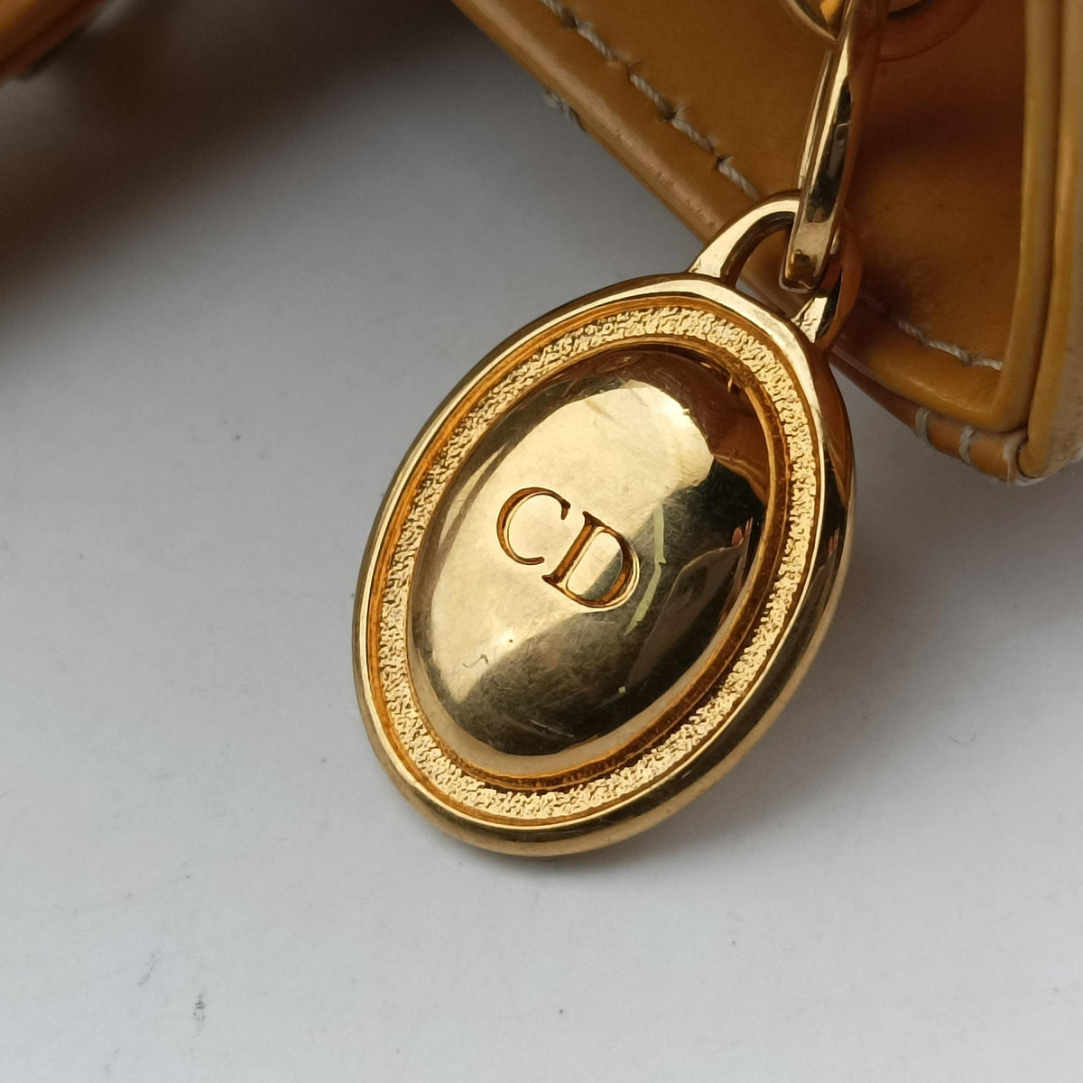 Pre-owned Christian Dior Lady Dior Beige Patent  handbag | stylenewstar