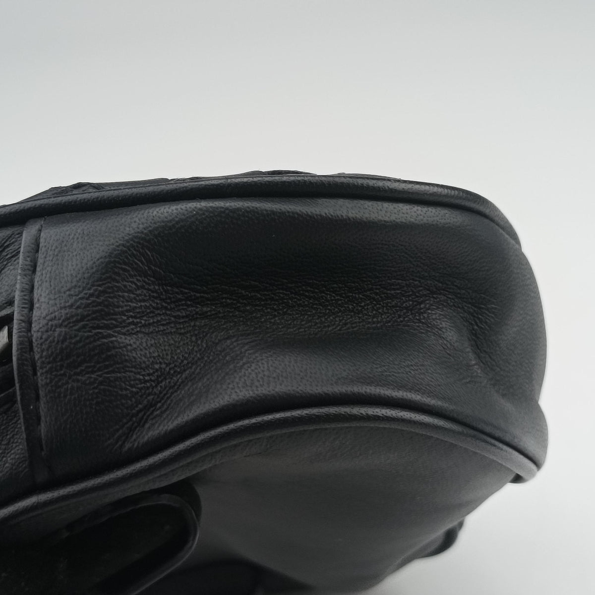 Pre-owned Bottega Veneta Intrecciato Black lambskin  bum bag/waist bag | stylenewstar
