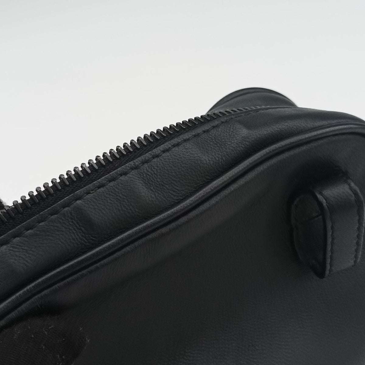 Pre-owned Bottega Veneta Intrecciato Black lambskin  bum bag/waist bag | stylenewstar