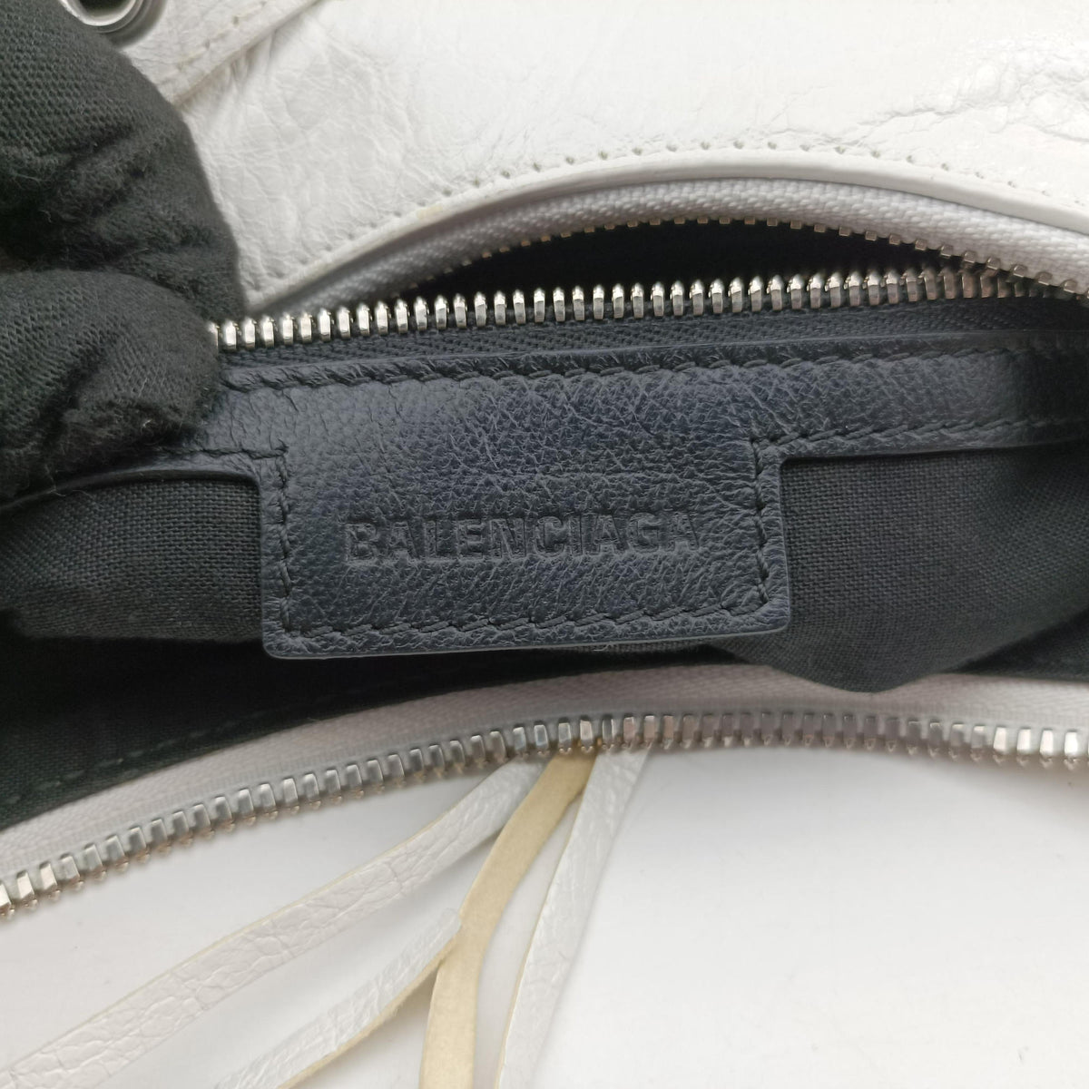 Pre-owned Balenciaga Le Cagole White lambskin  shoulderbag | stylenewstar