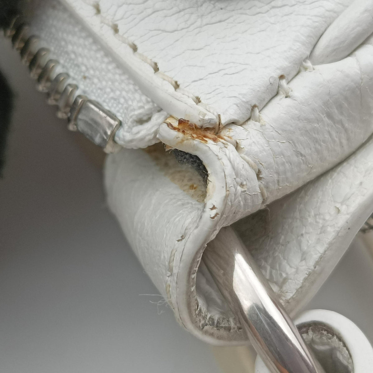Pre-owned Balenciaga Le Cagole White lambskin  shoulderbag | stylenewstar