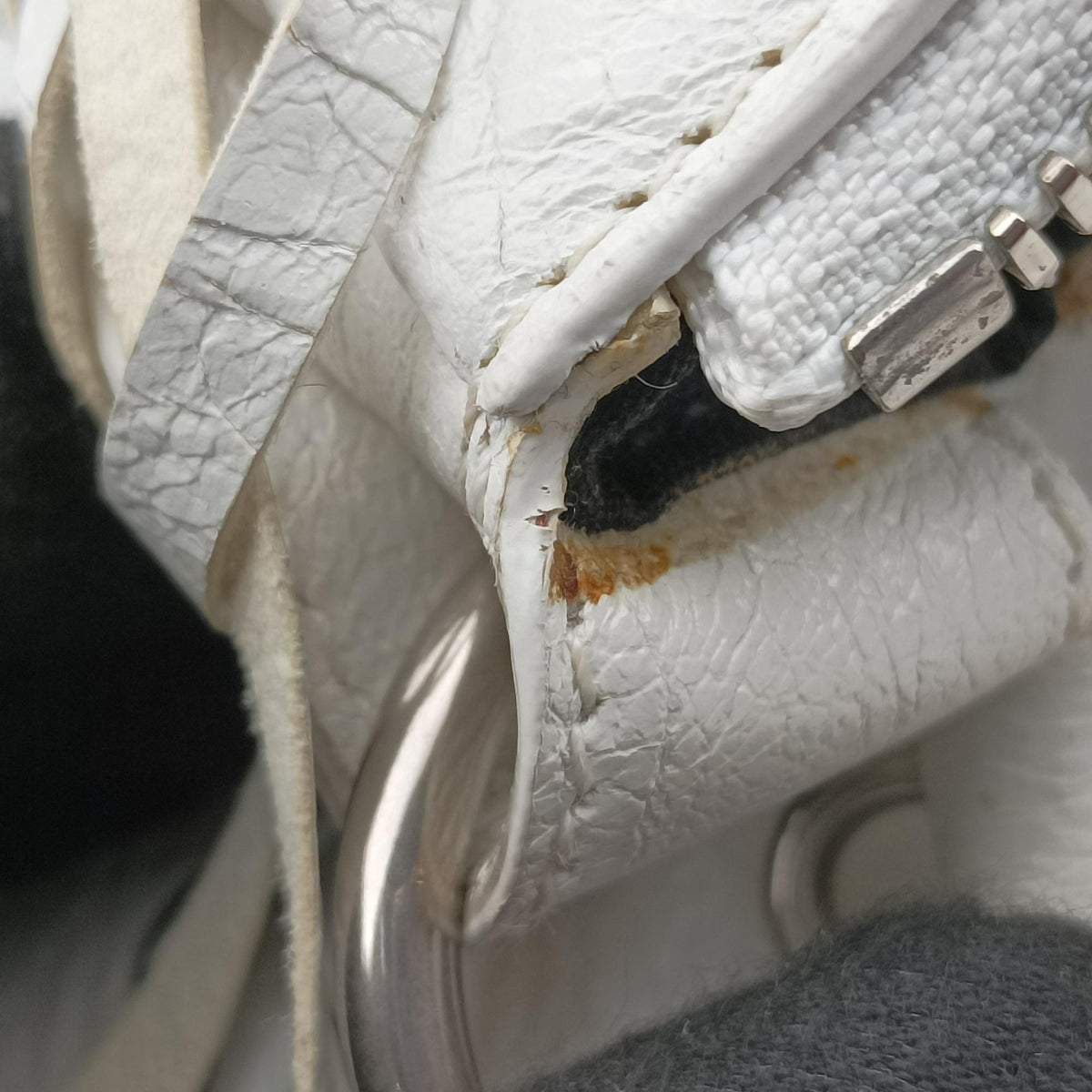 Pre-owned Balenciaga Le Cagole White lambskin  shoulderbag | stylenewstar