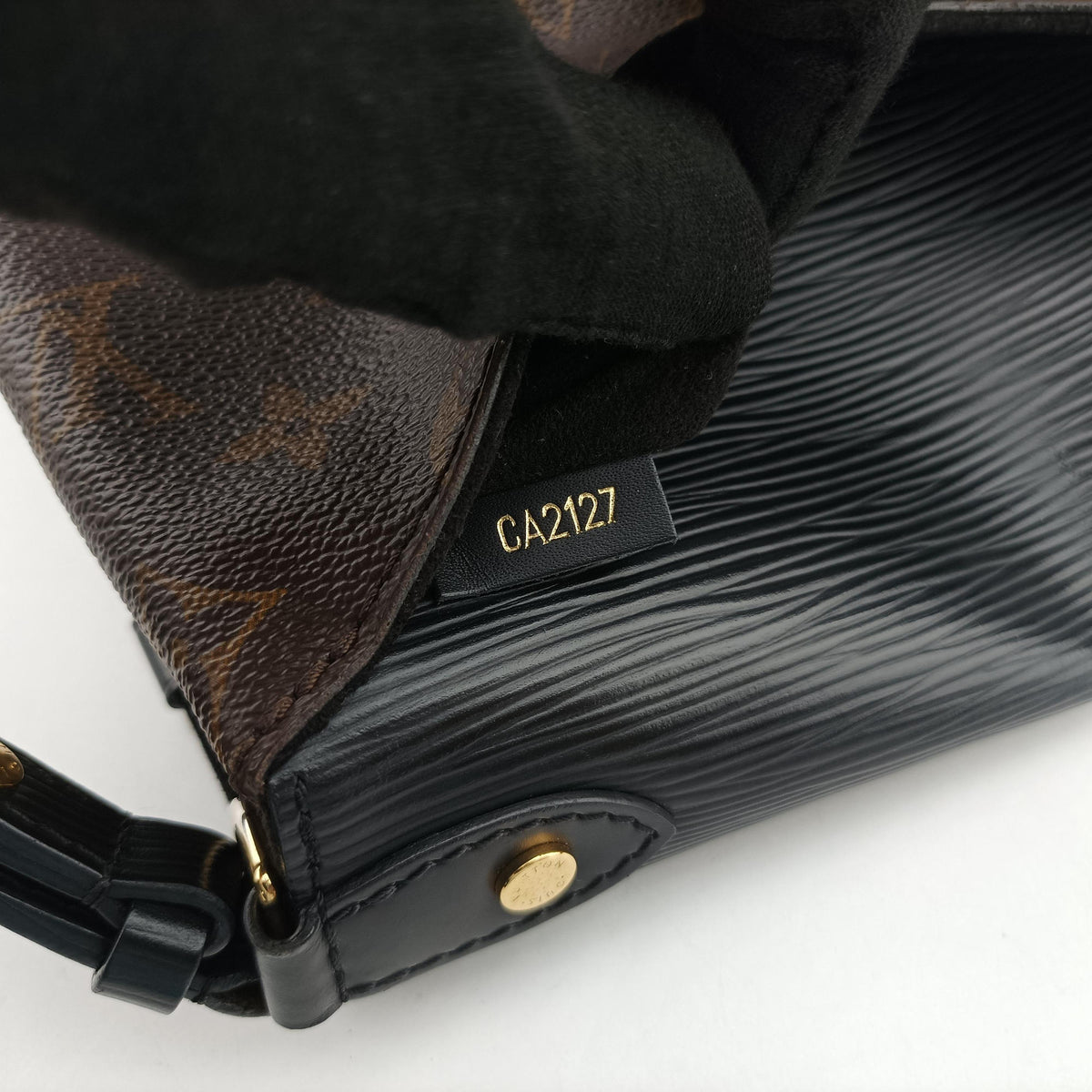 Vintage Louis Vuitton SAINT MICHEL Brown×Noir Monogram Canvas×epi M44030 shoulderbag | stylenewstar