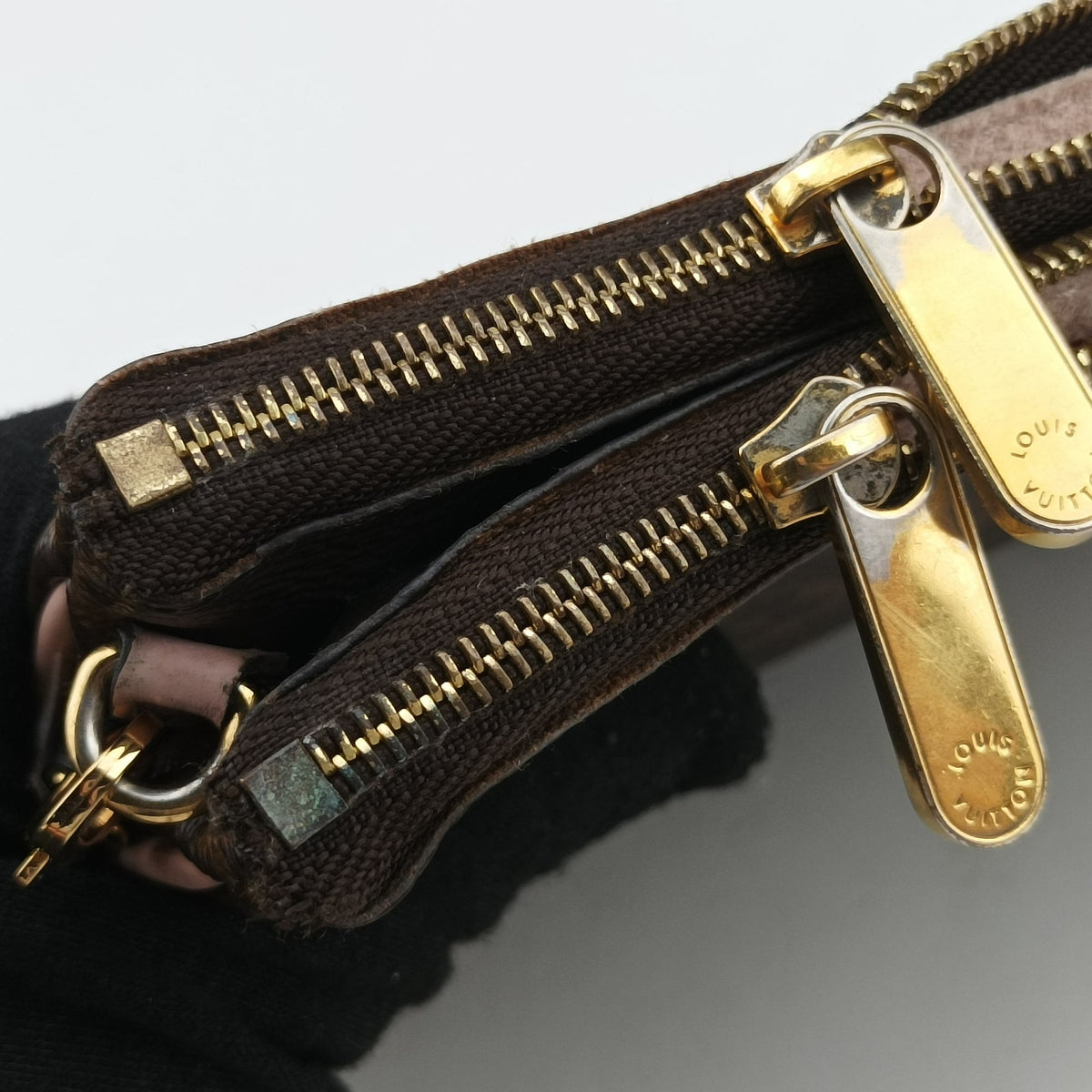Secondhand Louis Vuitton Pochette Double Zip Brown x Pink x Red Monogram canvas M63905 shoulderbag | stylenewstar